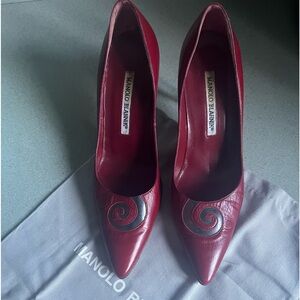 Manolo Blahnik great red leather pumps Sz 35.5 M ( 5.5US) in great cond